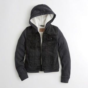 Black jean jacket - Hollister NEVER WORN-with tags